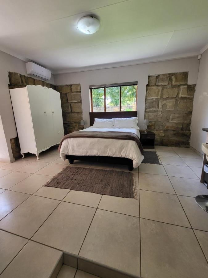 Sandstone Kroonstad Buitenkant foto