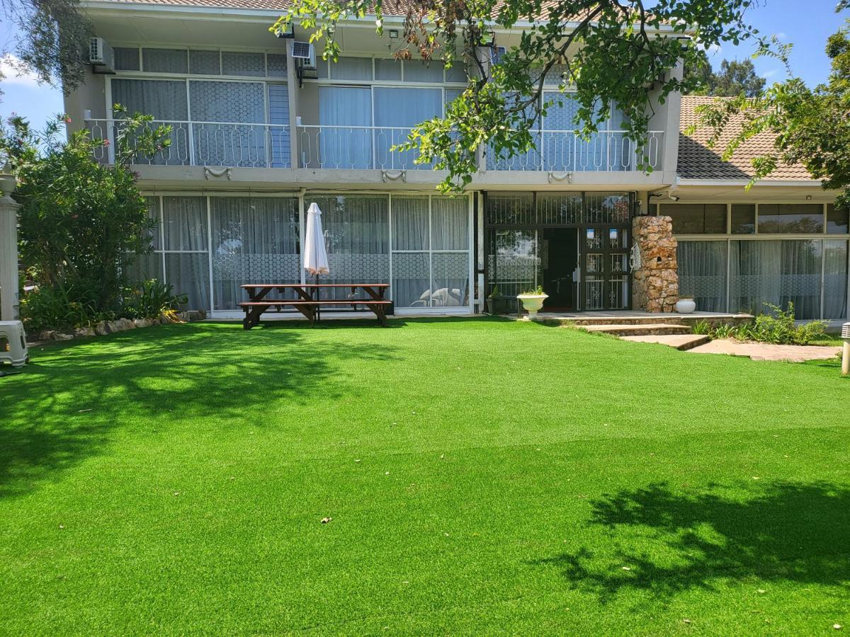 Sandstone Kroonstad Buitenkant foto